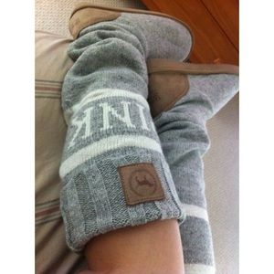 VS PINK gray thermal sock slippers / muk luks